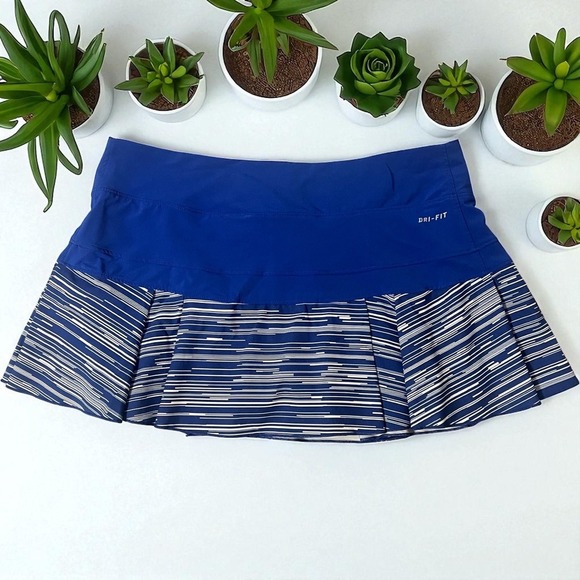 Nike Women's Golf Skort Blue White Striped Pleated Athletic Activewear Size M - Picture 2 of 6